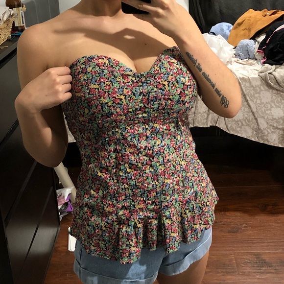 Tops - Beautiful strapless floral peplum top